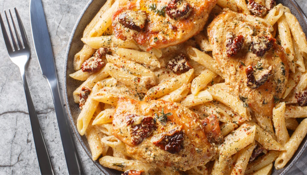 Marry Me Pasta Teller Nahaufnahme mit Parmesankäse