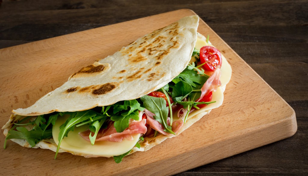 Piadina Romagnola mit Ruccola und Parmaschinken