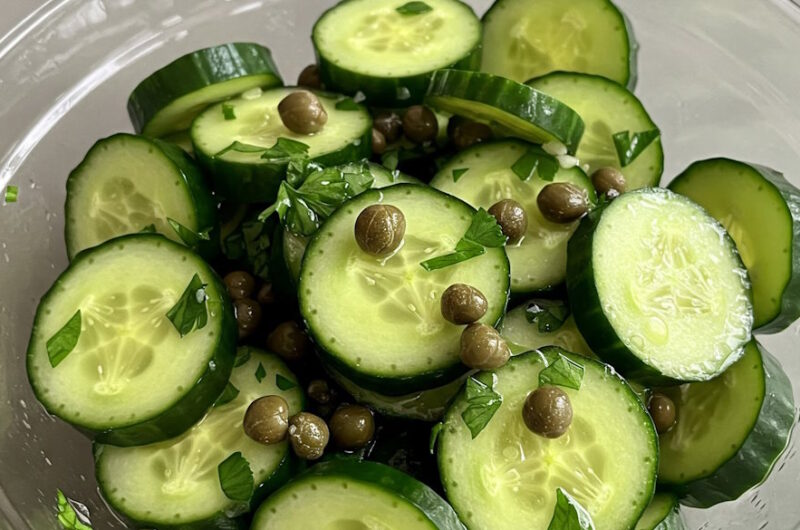 Originales Rezept für einen einfachen Gurkensalat italienischer Art